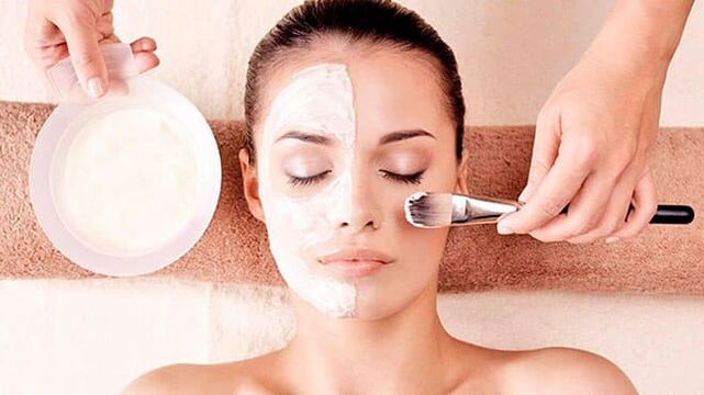 Procedimiento de peeling facial para renovar la epidermis