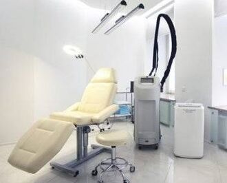 Cómo elegir una sala de estar para el rejuvenecimiento de la piel láser